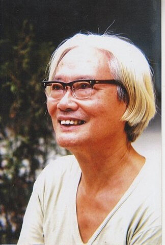 alt text: Giáo sư Tôn Thất Tùng đang làm việc