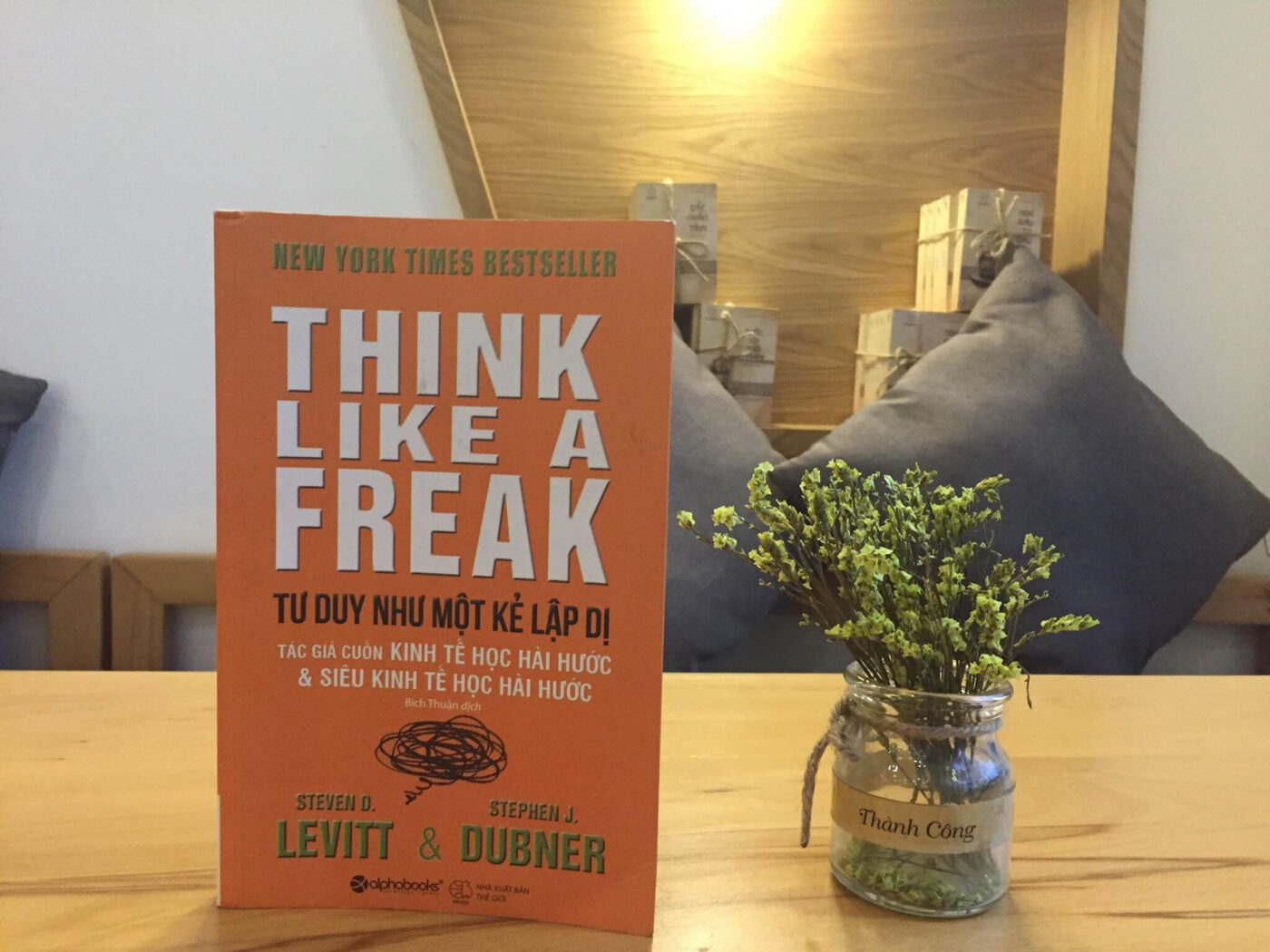 Sách hay - Tư duy như một kẻ lập dị